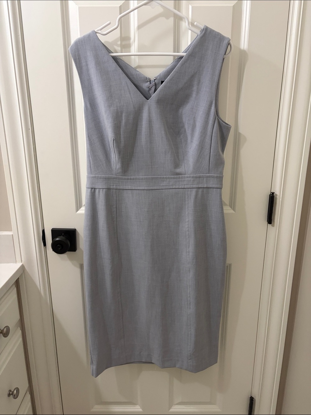 Ann Taylor Sleeveless V-Neck Sheath Dress in Light Gray